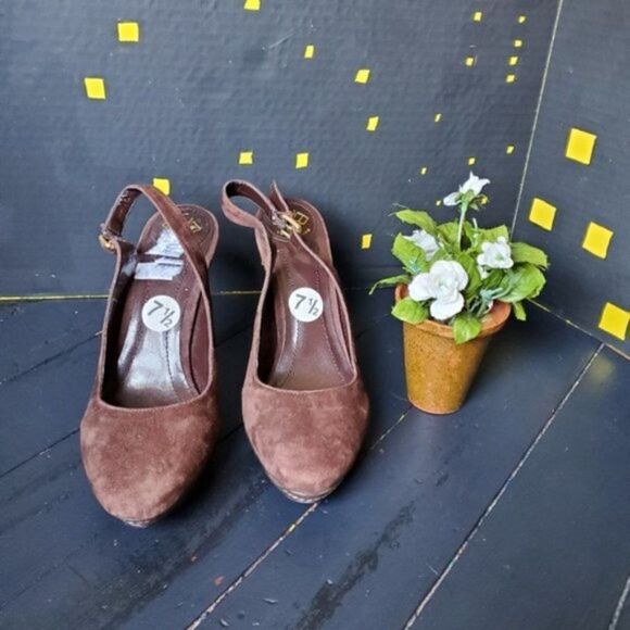 Bcbgeneration Brown Suede Heels - Picture 2 of 8